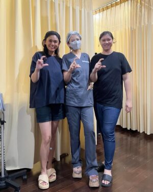 Thalita Latief Instagram - 🔆💃🏻😇
Tahun 2024 ini aku memutuskan utk memulai kembali perjalanan pola hidup sehatku bersama dokter @cissienugraha 😘
•
Sebagai cancer survivor dan memiliki unstable hormones itu udah jadi part dlm hidup, utk itu aku kembali melakukan pola hidup sehat yg dokter cissie terapkan, supaya tubuh tetap stabil, pikiran happy, hormon kembali terjaga dan sehat sehat sehat 😍
•
Selalu semangat dan pantang menyerah!!! 💪🏼
turun naik timbangan yg aku alamin ini purely side effect 
krn penyakit tapi banyak yg ga paham memang, gpp 😇
dibully, dihina dan di-julid-in bentuk tubuh juga udah sering wkwkw.. 😉 jadi ya biasa aja, gpp 😇 
•
Orang-orang disekitarku yg mengenalku, 
mencintaiku dan menyayangiku krn apa adanya diriku 
krn ketulusan sikap dan sifatku menjadi diriku sendiri 🥰 
bukan asal menilai dan men-judge krn bentuk tubuhku 😉
•
krn itu semua tidak akan membuat aku patah semangat 
utk tetap menjalankan pola hidup sehat 
dengan bimbingan dari dokterku 💕
•
Tujuan nya apa? S-E-H-A-T 🤍
Bonus nya apa? Berat badan turun.
Goals nya apa? Bentuk tubuh ideal.
•
Doakan ya teman” semua.. 😇🥰
Semoga usahaku tahun ini berhasil 💪🏼
•
#2024backinshape #2024readyforcomeback
#healthylifehappymind #polahidupsehat 
#happygolucky #positivevibes