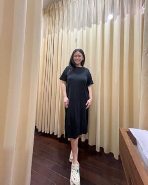 Thalita Latief Instagram - 🔆💃🏻😇
Tahun 2024 ini aku memutuskan utk memulai kembali perjalanan pola hidup sehatku bersama dokter @cissienugraha 😘
•
Sebagai cancer survivor dan memiliki unstable hormones itu udah jadi part dlm hidup, utk itu aku kembali melakukan pola hidup sehat yg dokter cissie terapkan, supaya tubuh tetap stabil, pikiran happy, hormon kembali terjaga dan sehat sehat sehat 😍
•
Selalu semangat dan pantang menyerah!!! 💪🏼
turun naik timbangan yg aku alamin ini purely side effect 
krn penyakit tapi banyak yg ga paham memang, gpp 😇
dibully, dihina dan di-julid-in bentuk tubuh juga udah sering wkwkw.. 😉 jadi ya biasa aja, gpp 😇 
•
Orang-orang disekitarku yg mengenalku, 
mencintaiku dan menyayangiku krn apa adanya diriku 
krn ketulusan sikap dan sifatku menjadi diriku sendiri 🥰 
bukan asal menilai dan men-judge krn bentuk tubuhku 😉
•
krn itu semua tidak akan membuat aku patah semangat 
utk tetap menjalankan pola hidup sehat 
dengan bimbingan dari dokterku 💕
•
Tujuan nya apa? S-E-H-A-T 🤍
Bonus nya apa? Berat badan turun.
Goals nya apa? Bentuk tubuh ideal.
•
Doakan ya teman” semua.. 😇🥰
Semoga usahaku tahun ini berhasil 💪🏼
•
#2024backinshape #2024readyforcomeback
#healthylifehappymind #polahidupsehat 
#happygolucky #positivevibes