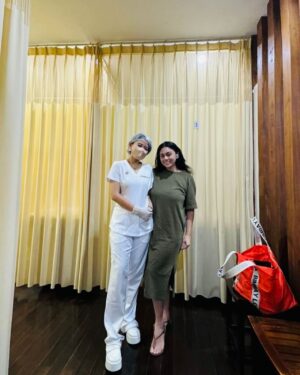 Thalita Latief Instagram - 🔆💃🏻😇
Tahun 2024 ini aku memutuskan utk memulai kembali perjalanan pola hidup sehatku bersama dokter @cissienugraha 😘
•
Sebagai cancer survivor dan memiliki unstable hormones itu udah jadi part dlm hidup, utk itu aku kembali melakukan pola hidup sehat yg dokter cissie terapkan, supaya tubuh tetap stabil, pikiran happy, hormon kembali terjaga dan sehat sehat sehat 😍
•
Selalu semangat dan pantang menyerah!!! 💪🏼
turun naik timbangan yg aku alamin ini purely side effect 
krn penyakit tapi banyak yg ga paham memang, gpp 😇
dibully, dihina dan di-julid-in bentuk tubuh juga udah sering wkwkw.. 😉 jadi ya biasa aja, gpp 😇 
•
Orang-orang disekitarku yg mengenalku, 
mencintaiku dan menyayangiku krn apa adanya diriku 
krn ketulusan sikap dan sifatku menjadi diriku sendiri 🥰 
bukan asal menilai dan men-judge krn bentuk tubuhku 😉
•
krn itu semua tidak akan membuat aku patah semangat 
utk tetap menjalankan pola hidup sehat 
dengan bimbingan dari dokterku 💕
•
Tujuan nya apa? S-E-H-A-T 🤍
Bonus nya apa? Berat badan turun.
Goals nya apa? Bentuk tubuh ideal.
•
Doakan ya teman” semua.. 😇🥰
Semoga usahaku tahun ini berhasil 💪🏼
•
#2024backinshape #2024readyforcomeback
#healthylifehappymind #polahidupsehat 
#happygolucky #positivevibes