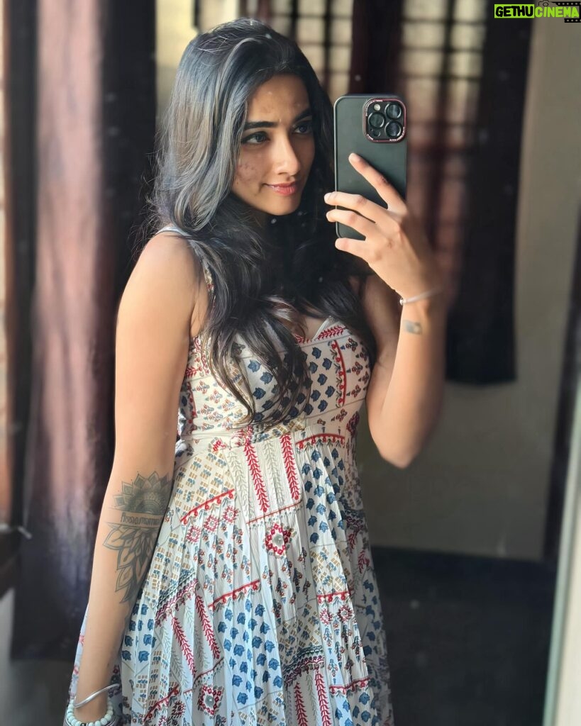 Thamizh Selvi Instagram - Outfit favourite 🎀 Sorry about not delivering contents lately. Will be back with a banger 🔥 Big announcements coming up!