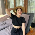 Thanwaporn Nasombat Instagram - คิดถึง 40 องศา ที่ไทยแล้ว 😂☀️ #นะโมจะเที่ยว