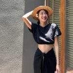 Thanwaporn Nasombat Instagram - คิดถึง 40 องศา ที่ไทยแล้ว 😂☀️ #นะโมจะเที่ยว