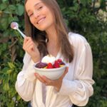 Thays Gorga Instagram - Alooô apaixonados por açaí! Tem coisa melhor do que comer algo delicioso e ter mais saúde e energia ao mesmo tempo? Chegou agora a @happybowlsacai , uma empresa de açaí premium com venda delivery na zona sul de São Paulo. São várias opções de tamanho e complementos! 🍓🍬🍇🍡 Você pode escolher o de 1 litro para dividir com a família e amigos! O de 500 ml para fazer shakes, lanches ou o de 350ml para dar aquela refrescada no meio da tarde! Eu já fiz a minha combinação preferida com frutas e cupuaçu! Faça a sua também! ••• Para ganhar 20 reais de desconto no seu primeiro pedido no IFood use o código: SDVKB2LKPP ••• #acailovers #acai #açaí #ifoodlovers #ifoodsp #happybowlsacai #energia #saude