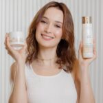 Thays Gorga Instagram - Um antes e depois dessa transformação linda com #IluminaColor da @wellaprobrasil pelas mãos da @andreapecora! E depois da coloração é muito importante cuidar dos fios para mantê-los bonitos e saudáveis! Para isso eu comecei a usar a linha Color Motion, uma linha específica da @wellaprobrasil que mantém o brilho, a hidratação e a cor por muito mais tempo, deixando os cabelos mais fortes da raiz até as pontas! Tudo que eu precisava para essa nova etapa!