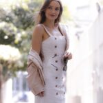 Thays Gorga Instagram - Revivendo esse feed com uma foto de quando o calor não estava de matar e ainda dava para fazer um charme com o casaquinho! O que você tão fazendo de bom nesse fim de ano? Me: nada! Hehehe ou, sendo positiva, curtindo uma Sp menos caótica! ✌🏻 • #fimdeano #look #styleblogger #feriasemsp #anonovo