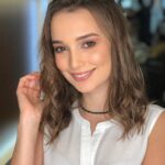 Thays Gorga Instagram - Mês de aniversário é aquele que eu redobro os cuidados comigo, afinal é o mês de celebrar mais um ciclo, mais um ano de oportunidades e crescimento, então nada melhor do que me amar muito! E hoje vim ser mimada no @shades_studio que cuidou do meu cabelo, das minhas unhas, sobrancelha e para finalizar fizeram essa make linda! Sai me achando... hahahaha e como é bom a gente se namorar, não é? Salão: @shades_studio Cabelo: @nicia_hair Make @crissalzano