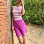 Thays Gorga Instagram - Um look com uma das minhas cores favoritas! 💗 @infinifashion • Arrasta para o lado e da uma olhada na relação das cores com as emoções! • Eu particularmente adoro brincar com as cores para elevar meu humor e autoestima! Nos dias em que estou sem energia, sempre busco uma cor vibrante para dar uma animada! Se é só efeito psicológico ou se as cores tem mesmo o poder de mudar nossa vibração, não faço a mínima ideia, mas o importante é o resultado! 😉 • E aí? Você se sente influenciado pelas cores? Já parou para prestar atenção nisso? Ou acha bobeira? #looksfemininos #rosa #looksverao #lilas #bermudafeminina #ideiasdelooks