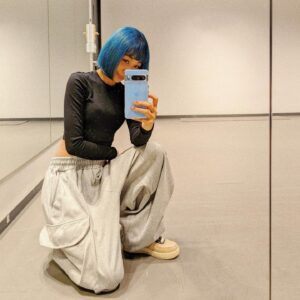 Thelma Aoyama Instagram - 実はちょっと前に髪の毛を青ボブにしましたー!!💙🤍🦋🐬🌏
(2週間半の期間限定ヘア🎀) どうかな?😂😂
Google Pixelも青!! 💙💙
#GooglePixel
#PR