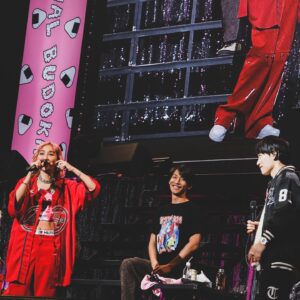 Thelma Aoyama Instagram - 🍙BUDOUKAN ONIGIRI FES. PART3🍙
M10: SOUL feat. @i_am_aiemu & me w/ @uverworld_official @takuya_world_official 
M11: ブンシャカラカ
M12: ONIGIRI 
❤️❤️❤️
今から３年ぶりに海外行ってくるね🥳