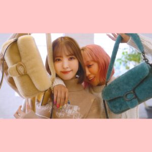 Thelma Aoyama Instagram - にこにこにこるんとCoachのシアリングコレクションのスペシャルムービーに出演しました!!🤍☁️🌙
Kawaiiコレクションだから是非チェックしてね🍒🛼💗:)

#CoachNY #CoachJapan #コーチシアリング