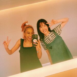 Thelma Aoyama Instagram - @mei_nagano0924official 
絶対絶対ずっと幸せで居て欲しい人。

めいが15周年のお祝いにPRADA  @prada のお揃いワンピをプレゼントしてくれました🥹❤️宝物。　本当にありがとう。
めいの誕生日も後４日!!! (メイトは全力お祝いするぞ!!)

私って仲良くなればなるほど会っても写真撮るの忘れちゃう人で、その人との時間をめっちゃ大事にしちゃうから、もしかしてこれからあまりsnsにめい登場しないかもだけど、心配しないでね😊今月もまた会う約束してるし🌼💖

大好きなホテルでお泊まり会した日☀️
@toranomonedition 
#めいテル
#さなメグ