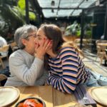 Thelma Fardin Instagram - Cumplí 31, y otra vez no me imaginé nada de lo que iba a estar pasando en mi vida en este momento, y si lo hice la realidad es tremendamente superadora. @nico__riera no se entiende el nivel de amor y agasajo que armaste!! 😍 Me trajo chilaquiles de desayuno por mis épocas mexicanas, me llevó a jugar a la pilota de karting, hicimos mi plan favorito tirando con arco al aire libre y lo más hermoso: terminamos con toda la gente que amo en nuestro hogar. (Escribo esto con un desayuno gigante en un lugar hermoso y con él al lado, alucinada con la vida y sus sorpresas). Gracias amigues por todo su amor, sin ustedes nada sería lo que es! 💜 Presiento que esta década se va a titular DISFRUTE 🎈
