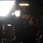 Theo Rose Instagram - In seara asta e @clanulserial ♥️ N-am zis niciodata aici ce cred despre Denis. Pe la interviuri ne intreaba cum a fost sa filmam scenele de amor sau cele cu saruturi. La inceput am fost si eu stresata pentru scenele alea dar va spun cinstit, am avut noroc de un partener de joc extraordinar de bun si responsabil. Denis e un om cald si isi trateaza cu atata seriozitate munca incat nici n-am simtit diferenta dintre scenele care isi propuneau sa ne stanjeneasca si cele de dialog. Denis se spala pe dinti inainte de fiecare secventa care presupune saruturi ( poate radeti dar e o conditie esentiala ca secventa sa iasa bine), intreaba intotdeauna daca ma simt confortabil cu ce se intampla si ma protejeaza si ajuta pe set. Ca telespectator cred ca Denis a facut performanta in @clanulserial si abia astept sa-l mai vad si in alte productii. Multumesc, Deni @denishanganu_ 🫶🏽