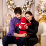 Theo Rose Instagram - Sa aveti un Craciun fericit!♥️ Si al nostru e🙏🏽 Multumim, @adelina.dinulescu.photography 😍
