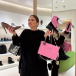 Theo Rose Instagram - GIVEAWAY INCHEIAT❗️ Castigatoarele sunt @ioana.geica @selvinibram @rallucamaria18 Castiga 3 vouchere @ilpasso_shoes de 500€, 300€ si 200€ ♥️ Daca n-ai apucat inca sa cumperi cadourile de Craciun, te ajut si eu cum pot. Pe 23 Decembrie anuntam cei 3 castigatori. Puteti folosi voucherele doar comandand online, nu si in magazine. Faceti si voi ce se face si dati un follow nevinovat la @ilpasso_shoes si tag la trei prieteni in comentarii. Va pup! Hai noroc! #AD @ilpasso_shoes