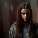 Theo Rose Instagram - @clanulserial e lider de audienta. Ce treaba buna! Imi pare rau ca tocmai Vera l-a omorat pe Mișu. M-am suparat nițel pe Anghel ca mi-a dat mie de facut treaba asta. Chiar! Ar fi tare sa va povestesc odata care e dinamica noastra in raport cu serialul😂 Ca eu nu citesc scenariul. Citesc doar partile mele si asta ca sa ma pot bucura de suspans atunci cand urmaresc la TV. Si pun intrebari ca tot omul. Nimic nu-mi zice. Ma usuc de nervi😡
