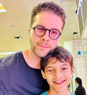 Thiago Fragoso Instagram - Cinema com o filhão é a maior diversão. 💙❤️🌟😍

#todoamorquehouvernessavida #maioramordomundo 
#meuben