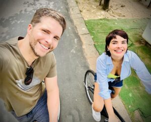 Thiago Fragoso Instagram - Leonor e Caique!
@vanessagiacomo 
🚲🚲🚲🚲🚲🚲🚲🚲🚲

#travessia #acting #ator #atriz #novela #telenovela