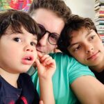 Thiago Fragoso Instagram - Agorinha… Meu lugar preferido no mundo. 💙❤️🌟 #felicidadeéisso #maioramordomundo #eueeles #familia