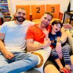 Thiago Fragoso Instagram - Visitinha do meu primeiro caçula @leco.fragoso e o segundo caçula ficou todo animado apesar da febrinha… #Foto @marivaz 😍 #tiodindo #familia #eueeles #tintin