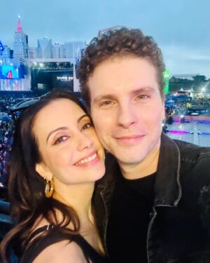 Thiago Fragoso Instagram - Hoje (ontem) foi nosso aniversário de namoro! Dezenove anos… Nada melhor que comemorar com muito Rock! Foo Fighters é uma banda que a gente ama e sempre prestigia! Primeiro dia no The Town que está um arraso. 💙🌟❤️
Amanhã tem Bruno Mars pra fechar com chave de ouro!

🙏🏼🙏🏼🙏🏼
@heinekenbr
#HeinekenNoTheTown
@cseventos
@micheldiamant
@sampaio_carol
📷 @lucasramosphoto 🙏🏼