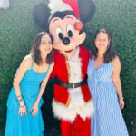 Thiago Fragoso Instagram - O #nataldosdindos foi uma alegria só! Até o @mickeymouse veio nos visitar!❤️🐭🎄✨ . . . . #feliznatal #familia #amordadinda #meutintjn #meubenzinho