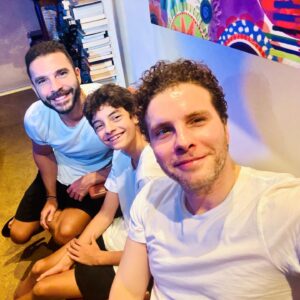 Thiago Fragoso Instagram - Visitinha do @leco.fragoso em dia de chuva!
Os três de uniforme sem combinar! 😜
Meus dois filhos mais velhos… 💙❤️

#amor #familia #eueeles #timefragoso