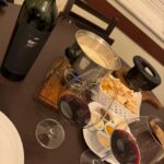 Thiago Fragoso Instagram - #photodump do 8º Festival de Cinema de Petrópolis! #depaiprafilho de @paulohalm rolou hoje mais cedo! Querido @anjupaiva arrasou demais! Agora é comer fondue! Adultos aproveitando o vale night sem crianças! Esfriou um pouquinho os cariocas já se encasacam! 😜 @marivaz