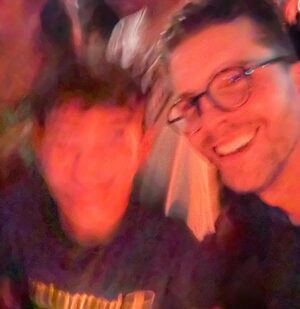 Thiago Fragoso Instagram - YELLOW !!
Show da minha banda preferida que acabou virando a banda preferida do meu Ben. 
A alegria dele cantando e pulando faz valer qualquer perrengue. ☺️
Your skiiiiiiiiiiiiiiiinnnnnn…

#coldplay #musicofthespheresworldtour 
@coldplay