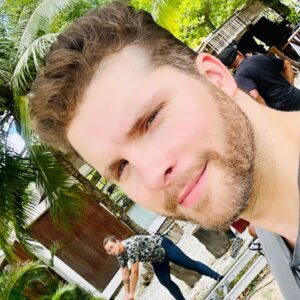 Thiago Fragoso Instagram - #selfiedump …
Existe isso? Boa noite, pessoal!

🌟💙🙌🏼

#selfiewednesday