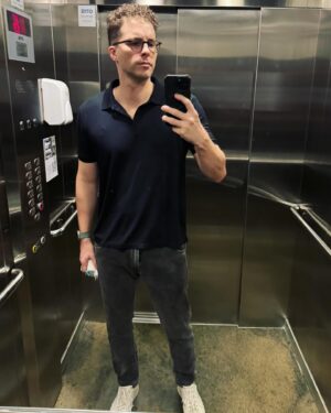 Thiago Fragoso Instagram - Selfie de elevador!
Há quanto tempo não aparecia uma dessas aqui?
Bom fim de Sábado, pessoal! 💙