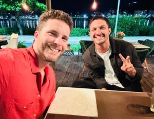 Thiago Fragoso Instagram - Dia e noite e a gente aqui #gravando 🌟
Quem mais gosta das cenas desses dois?
Eu adoro!
@romuloestrela 

#boanoite pessoal
