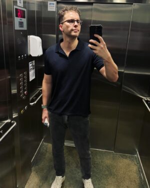 Thiago Fragoso Instagram - Selfie de elevador!
Há quanto tempo não aparecia uma dessas aqui?
Bom fim de Sábado, pessoal! 💙