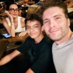 Thiago Fragoso Instagram - Cineminha com meus amores… O Ben tá a minha cara, não tá? Hein? Hein? Pode falar a verdade! Eu aguento! 😜 @marivaz