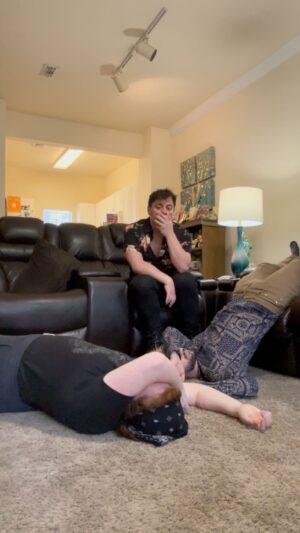 Thomas Sanders Instagram - I should just avoid conversations 💬 (W/ @quildarling & @domgoldofficial) #comedy #friends #relatable #talking