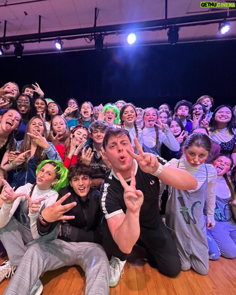 Thomas Sanders Instagram - Curves, Capes 🧛‍♂️, Collabs, Cabaret, Cakes, Capes 🏖️, Kids, Kicklines, Cutting Carbs, and Subsequently More Cake
