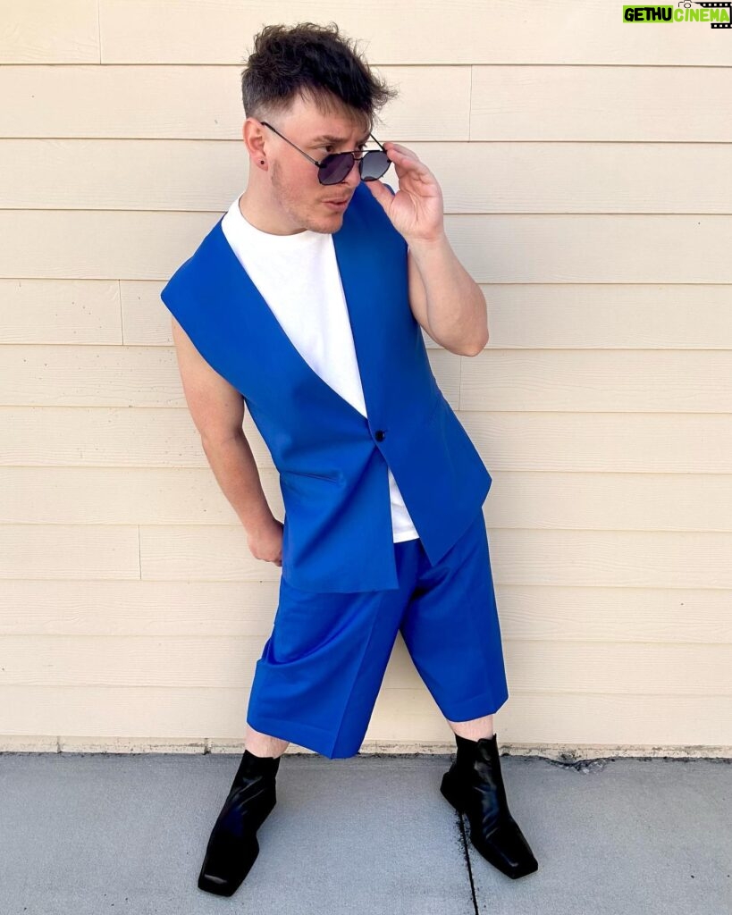 Thomas Sanders Instagram - It’s Logan’s “Birthday”, or as he would like it to be referred to (due to it not technically being a birth), his Appreciation Day, celebrating the first day he appeared in my videos! So, we worked to put together some editorial looks inspired by him! Love ya so much, Logan. You’re a freakin cool nerd, and I love anytime I get to have fun with you! 💙 (Styling by: @dpstyledme)