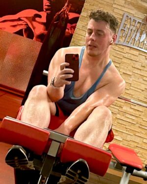 Thomas Sanders Instagram - Been feeling myself lately… even in the… less flattering… orange moments. ☀️