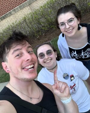 Thomas Sanders Instagram - Decided THE DAY BEFORE to catch a *total* solar eclipse. So I hopped in my car and drove to Missouri… but I didn’t have a pair of eclipse glasses. SO! I reached out on Instagram, and my new buddies, Rayne, Morgan, and Em from SEMO in Missouri told me they had plenty at their campus’ eclipse viewing. Met an incredible bunch of amazing people here who were so kind and welcoming. And that eclipse… I completely get why civilizations thought the gods were doing something… there’s no words that can describe what you see… 

Thank you to the folks at SEMO for having me!