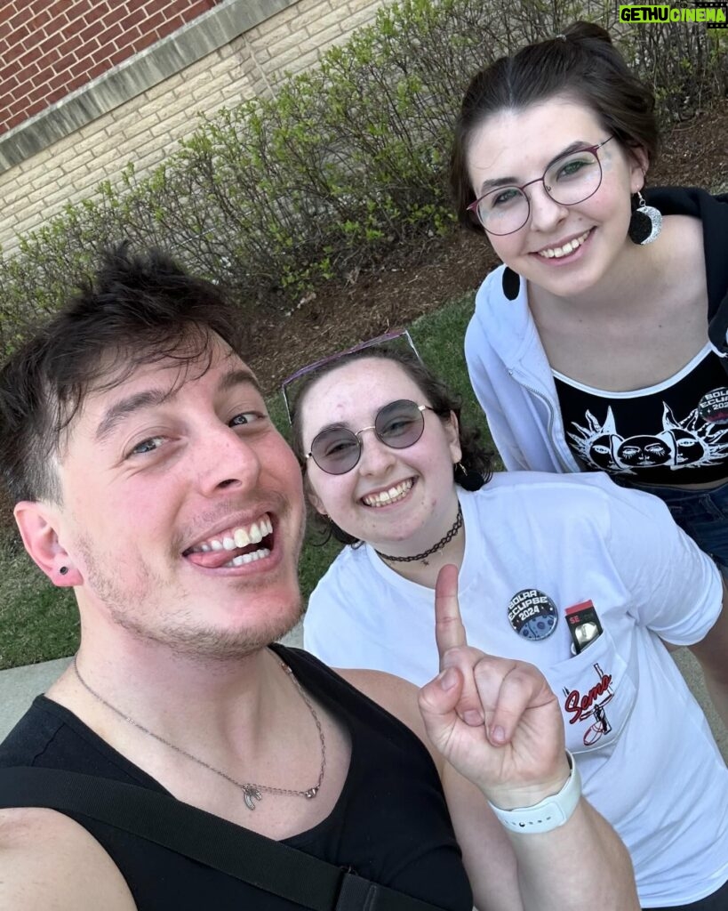 Thomas Sanders Instagram - Decided THE DAY BEFORE to catch a *total* solar eclipse. So I hopped in my car and drove to Missouri… but I didn’t have a pair of eclipse glasses. SO! I reached out on Instagram, and my new buddies, Rayne, Morgan, and Em from SEMO in Missouri told me they had plenty at their campus’ eclipse viewing. Met an incredible bunch of amazing people here who were so kind and welcoming. And that eclipse… I completely get why civilizations thought the gods were doing something… there’s no words that can describe what you see… Thank you to the folks at SEMO for having me!