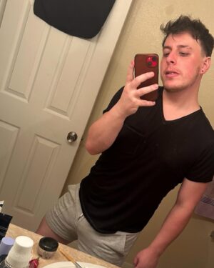 Thomas Sanders Instagram - Been feeling myself lately… even in the… less flattering… orange moments. ☀️