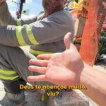 Thomaz Costa Instagram - Em tudo o que fiz, mostrei a vocês que mediante trabalho árduo devemos ajudar os fracos, lembrando as palavras do próprio Senhor Jesus, que disse: ‘Há maior felicidade em dar do que em receber’ “.