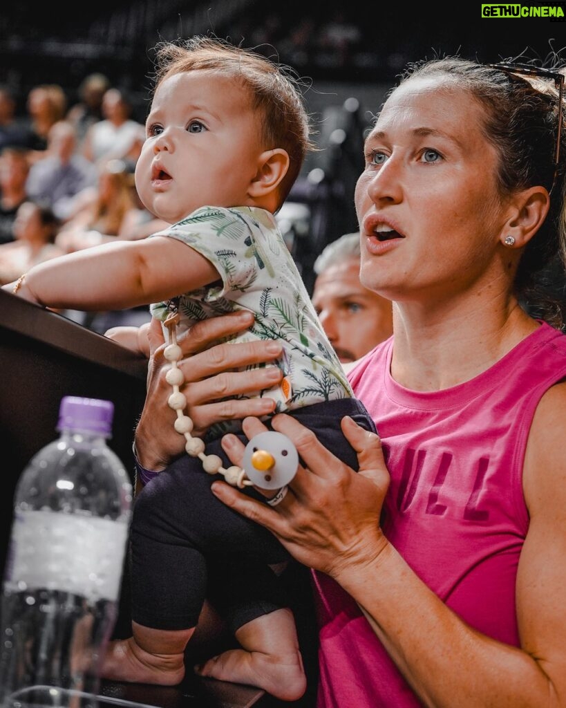 Tia-Clair Toomey Instagram - So far it’s been a blast watching all the athletes compete @downunderchampionship & it’s only day 1. It’s so inspiring to see people giving it their best effort, especially for my daughter to grow up watching. 🙌🏼 📸 @prvnfitness / @bc_visions