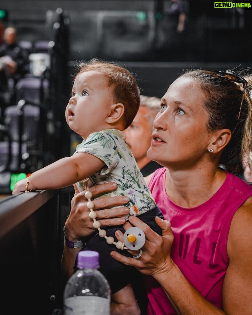 Tia-Clair Toomey Instagram - So far it’s been a blast watching all the athletes compete @downunderchampionship & it’s only day 1. It’s so inspiring to see people giving it their best effort, especially for my daughter to grow up watching. 🙌🏼 📸 @prvnfitness / @bc_visions