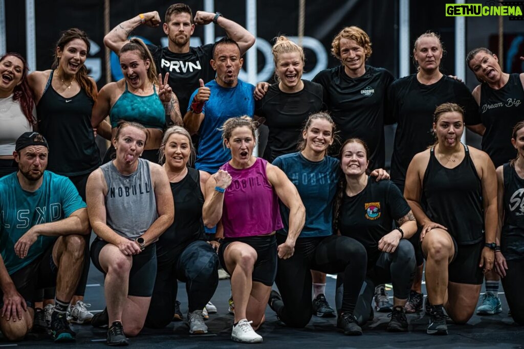 Tia-Clair Toomey Instagram - This mornings community work out with @prvnfitness 📸 @flashlight.fitness #ExciteIgniteUnite #DownUnderChampionship #DUC23