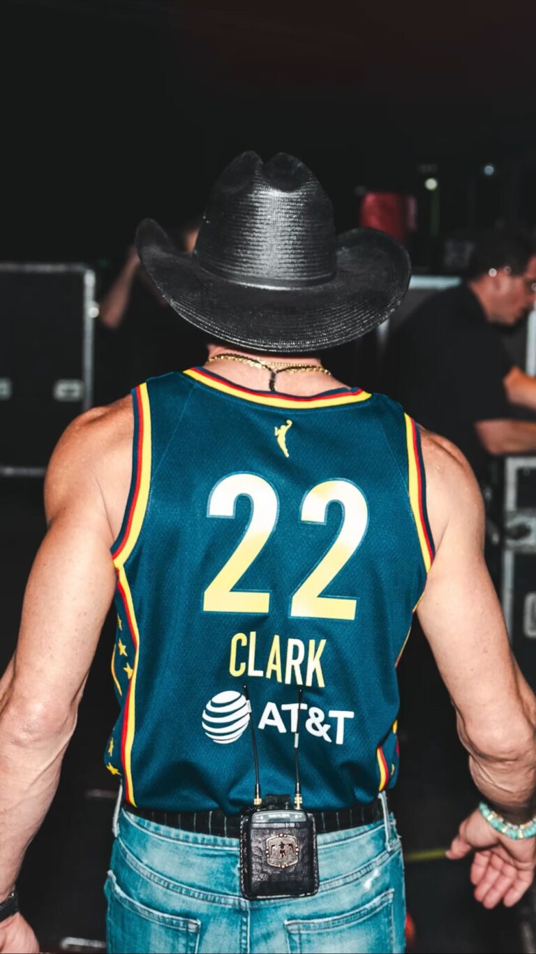 Tim McGraw Instagram - Thanx Indy for a great night…. And thank you to the @indianafever for the new jersey!! @gainbridgefieldhouse is ready for @caitlinclark22 🔥🏀