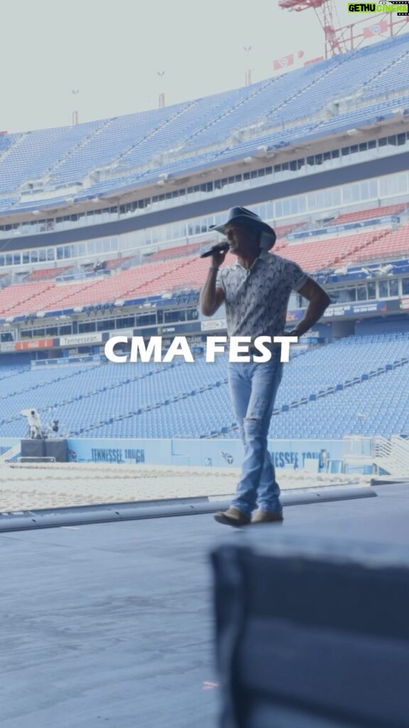 Tim McGraw Instagram - What a night…. Thanx #CMAFest!! And a very special thank you to the local Nashville kids who worked so hard on #HumbleandKind