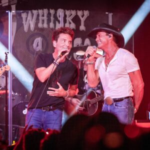 Tim McGraw Instagram - Loved getting to announce the 2024 tour to a packed house at @thewhiskyagogo in LA…. Such a fun surprise!! Thanx to everyone who was there. We have some really cool stuff planned to make this our best tour yet ✊🏼

📸: @emmaeliza @gettyentertainment