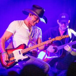 Tim McGraw Instagram - Loved getting to announce the 2024 tour to a packed house at @thewhiskyagogo in LA…. Such a fun surprise!! Thanx to everyone who was there. We have some really cool stuff planned to make this our best tour yet ✊🏼

📸: @emmaeliza @gettyentertainment