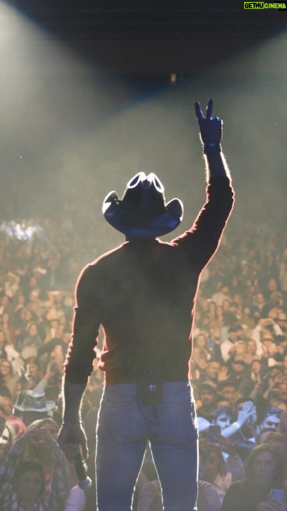 Tim McGraw Instagram - Thanx Michigan! Last night was fun.